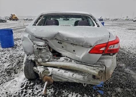 2018 Nissan Sentra S z USA, uszkodzony, nr VIN 3N1AB7AP5JY243283